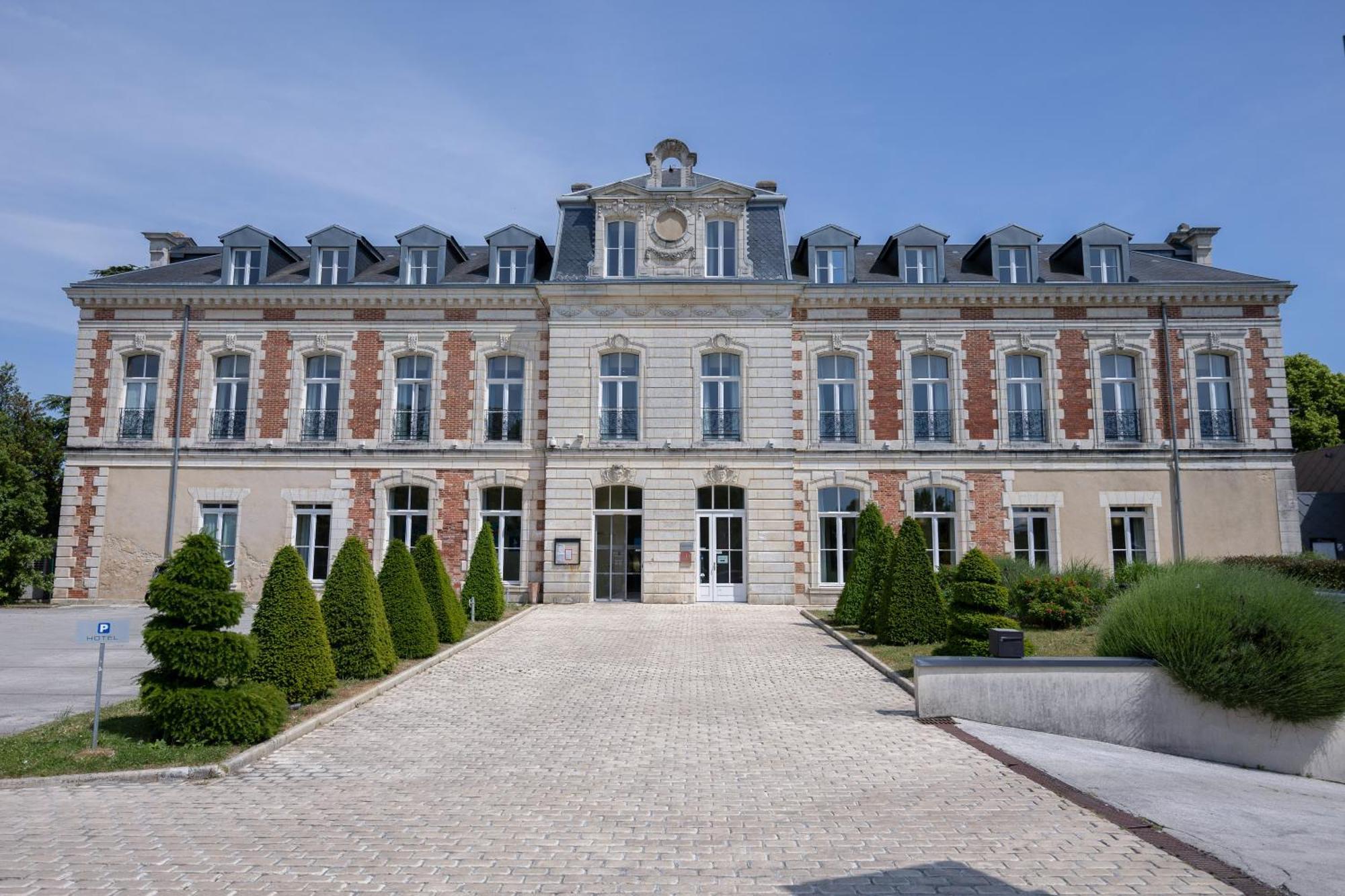 Hotel Et Spa Du Chateau Лагор Экстерьер фото