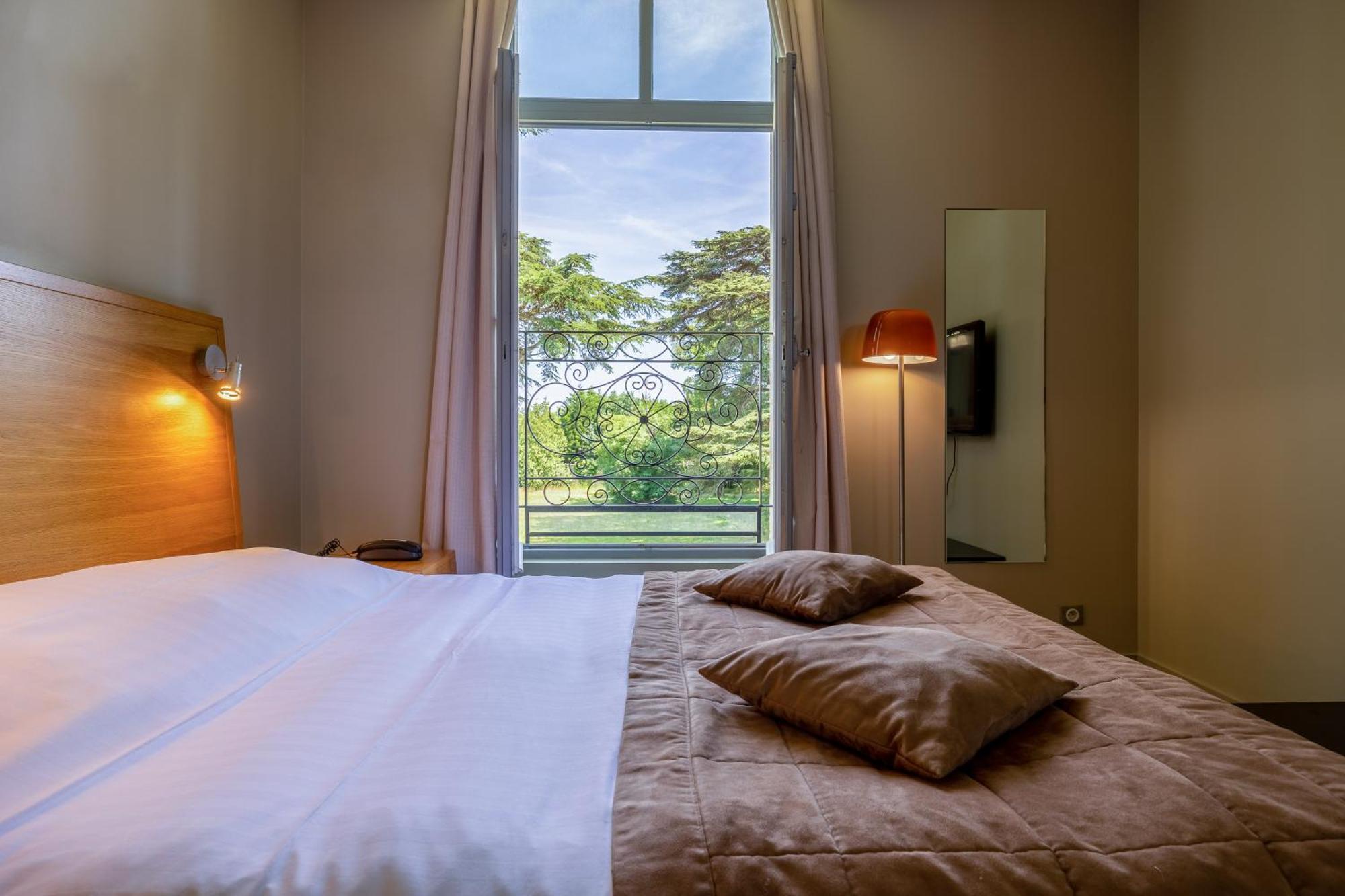 Hotel Et Spa Du Chateau Лагор Экстерьер фото